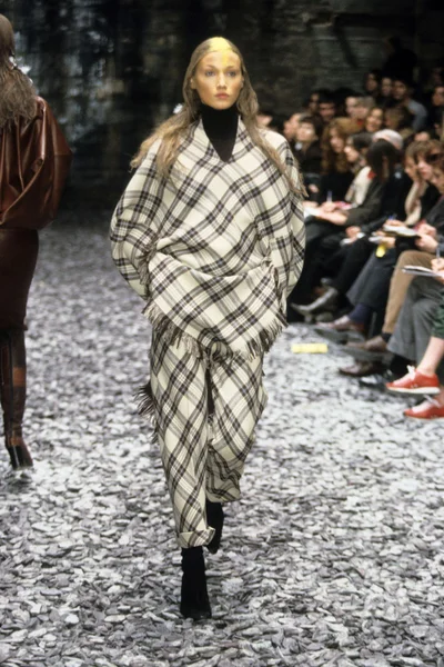 Look 25
